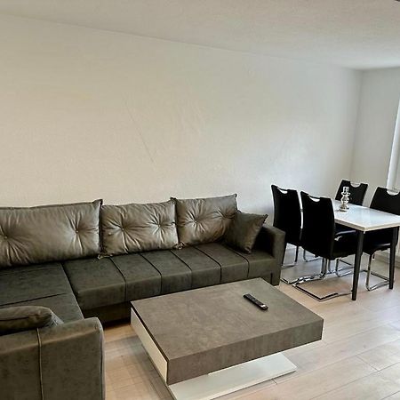 Flexible, Schoene Und Gut Aussehende Feriensuite รอยท์ลิงเงน ภายนอก รูปภาพ