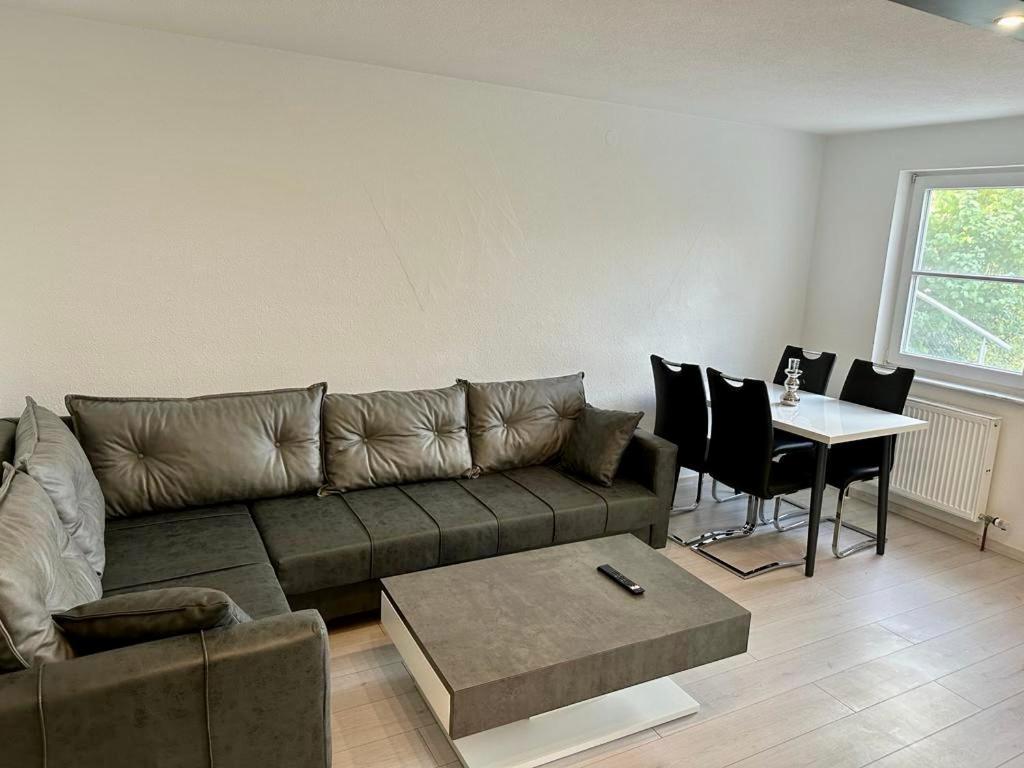 Flexible, Schoene Und Gut Aussehende Feriensuite รอยท์ลิงเงน ภายนอก รูปภาพ