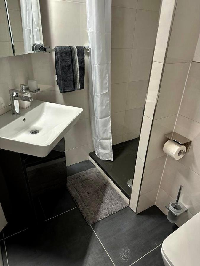 Flexible, Schoene Und Gut Aussehende Feriensuite รอยท์ลิงเงน ภายนอก รูปภาพ